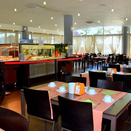 Seaside With Poolside Retreat * Бібіоне