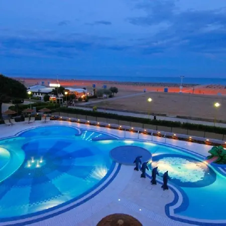 Seaside With Poolside Retreat Апартаменти Бібіоне
