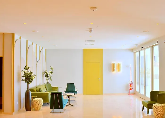 Seaside With Poolside Retreat شقة بيبيوني