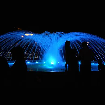 公寓 Seaside With Poolside Retreat