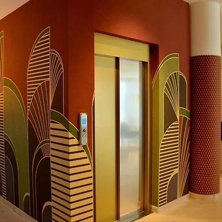 Seaside With Poolside Retreat 公寓 *