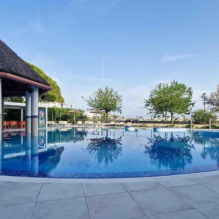 Seaside With Poolside Retreat Apartment