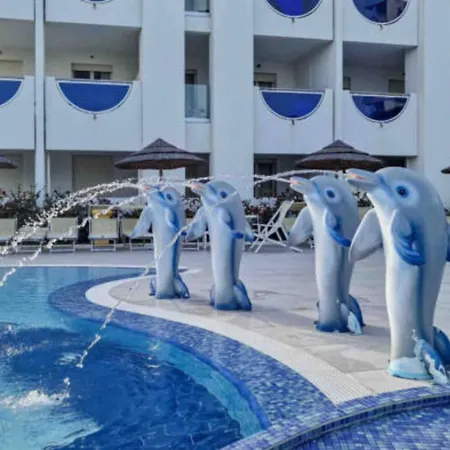 Seaside With Poolside Retreat Appartamento *