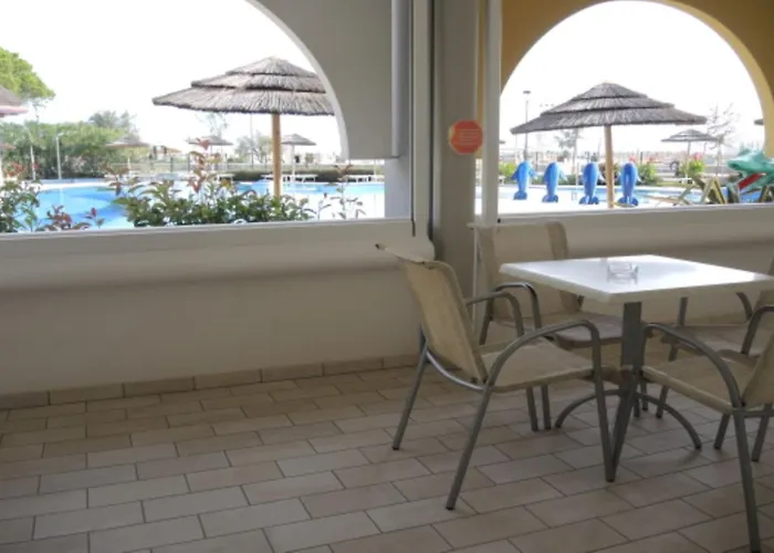 Daire Seaside With Poolside Retreat *